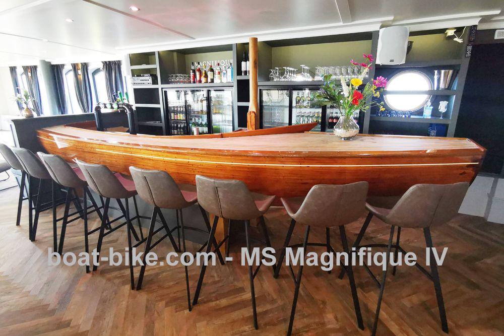MS Magnifique IV - bar