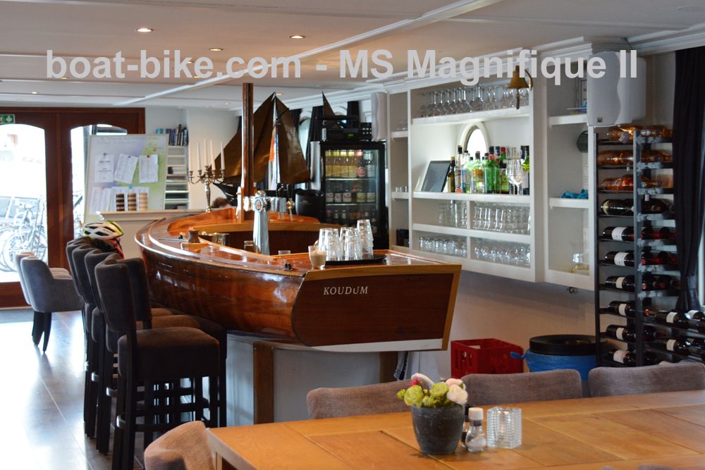 MS Magnifique II - bar