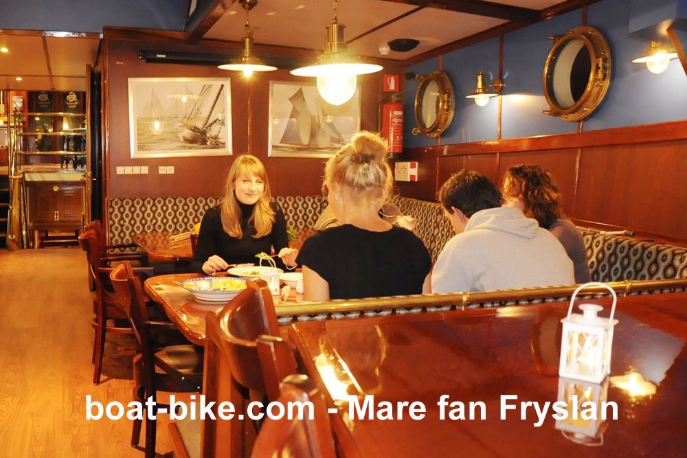 Mare fan Fryslan - saloon
