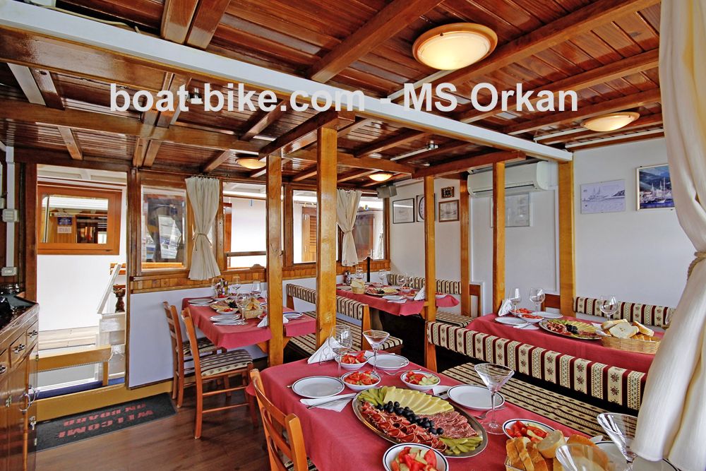 MS Orkan - restaurant