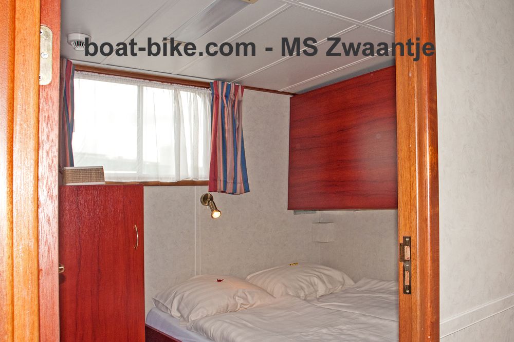 MS Zwaantje - cabin double bed