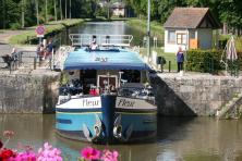 Boat & Bike in Burgundy - MS Fleur